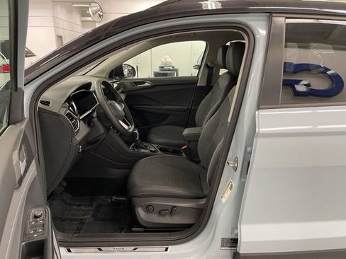 Used 2025 Volkswagen Taos SE AWD/4WD image 7