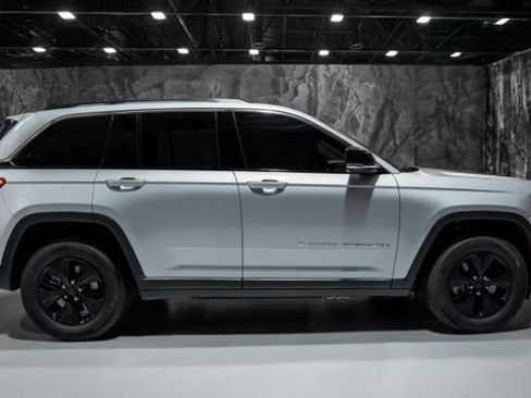 Used 2024 Jeep Grand Cherokee Limited 4xe image 22