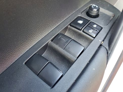 Used 2022 Toyota Corolla Cross LE w/ Moonroof Package image 19