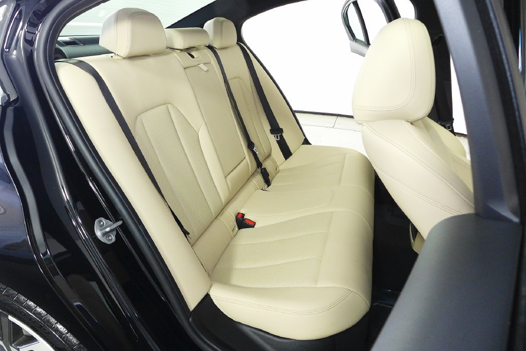 Used 2026 BMW 330i Sedan w/ Convenience Package RWD image 20