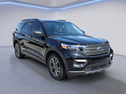 Used 2021 Ford Explorer XLT w/ Equipment Group 202A AWD/4WD image 9