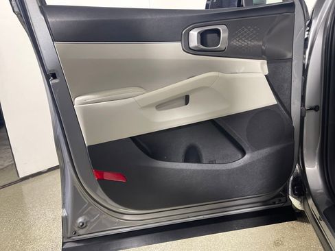 Used 2023 Kia Sorento EX image 19