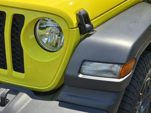 Used 2024 Jeep Wrangler Unlimited Sport AWD/4WD image 31