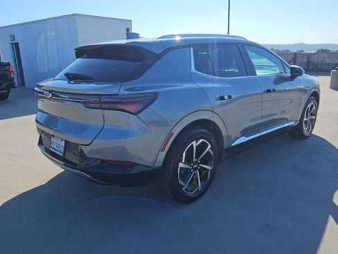 Used 2025 Chevrolet Equinox EV LT w/ Convenience Package FWD image 8
