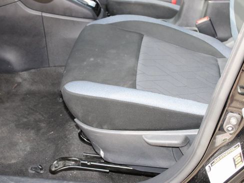 Used 2025 Nissan Versa SV image 13