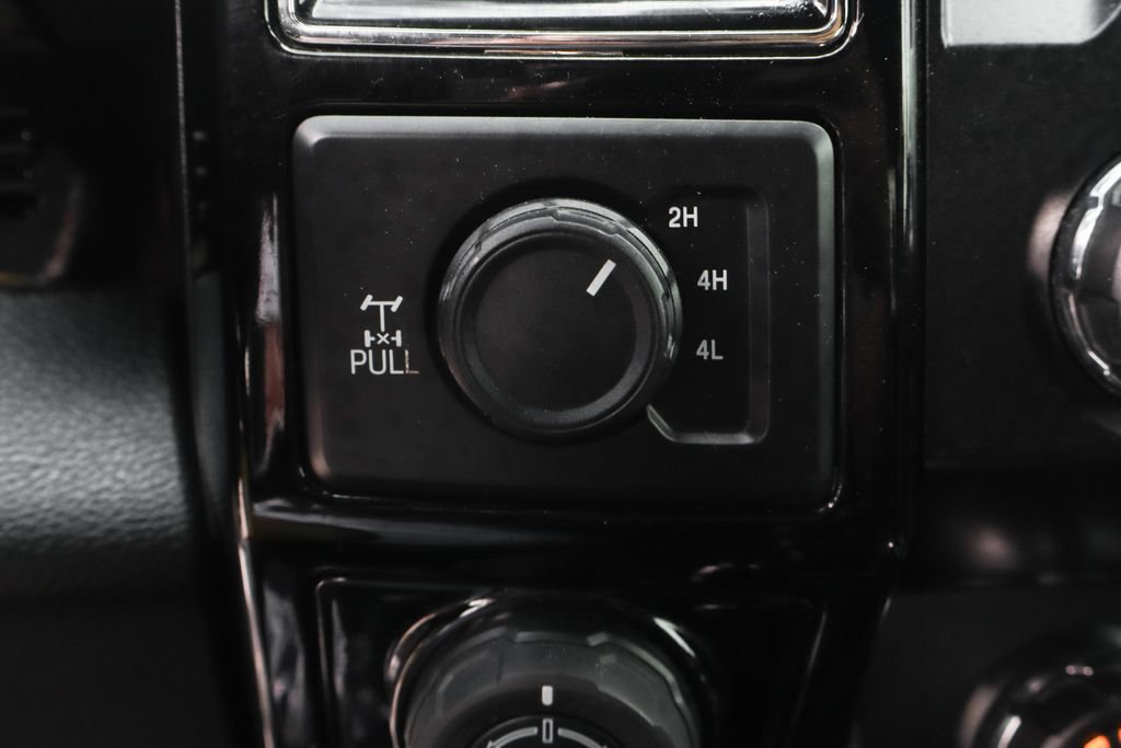 Used 2020 Ford F150 XLT w/ Equipment Group 302A Luxury AWD/4WD image 38