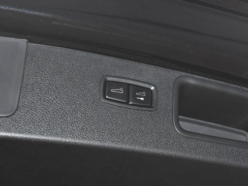 New 2025 Porsche Macan image 34