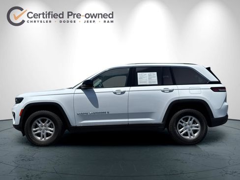 Used 2024 Jeep Grand Cherokee Laredo AWD/4WD image 7
