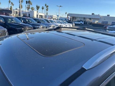 Used 2017 Honda Pilot Touring image 14