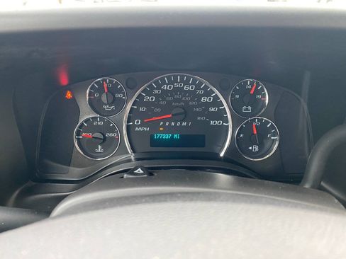 Used 2019 Chevrolet Express 2500 w/ Driver Convenience Package RWD image 14