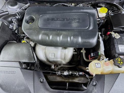 Used 2021 Jeep Cherokee Latitude w/ Mopar Interior Package FWD image 31