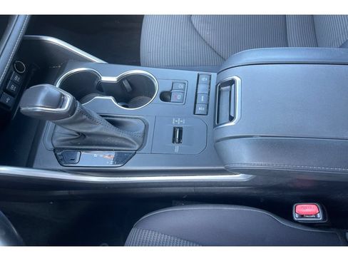 Used 2021 Toyota Highlander LE FWD image 32