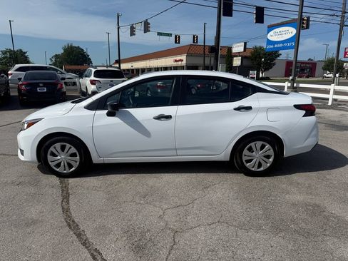 Used 2023 Nissan Versa S FWD image 2
