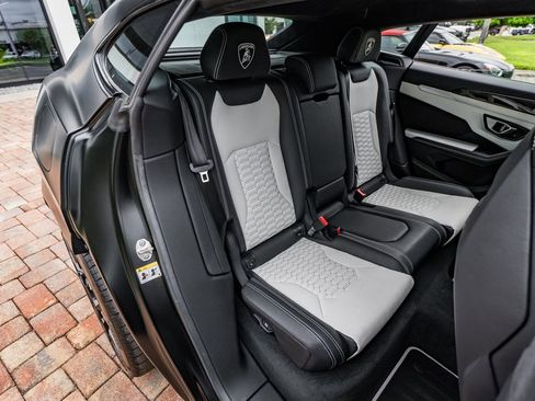 Used 2022 Lamborghini Urus AWD/4WD image 40