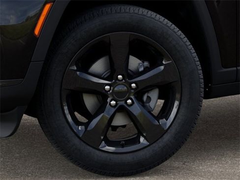 New 2025 Jeep Grand Cherokee L Altitude image 8