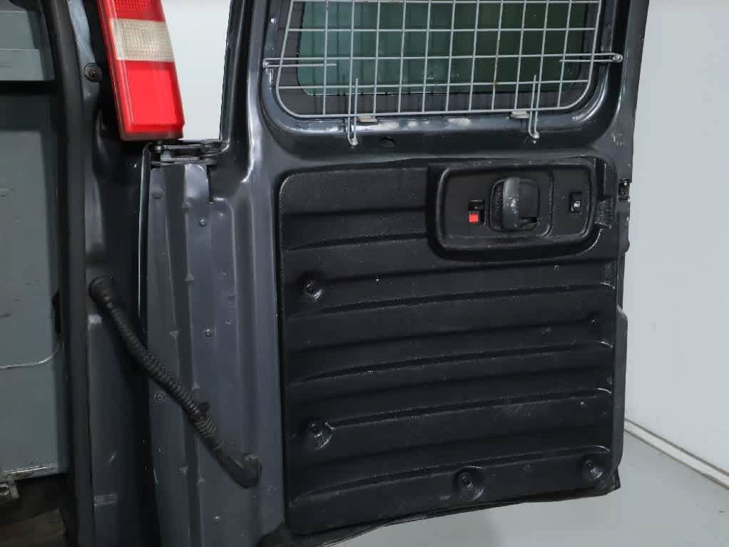 Used 2014 Chevrolet Express 2500 RWD image 23