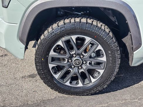 Used 2024 Toyota Tundra Limited AWD/4WD image 11