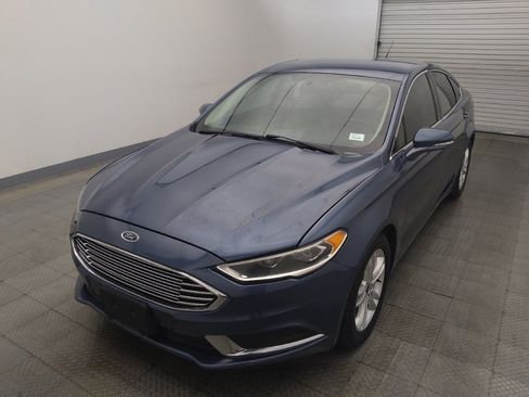 Used 2018 Ford Fusion SE w/ Fusion SE Technology Package FWD image 15