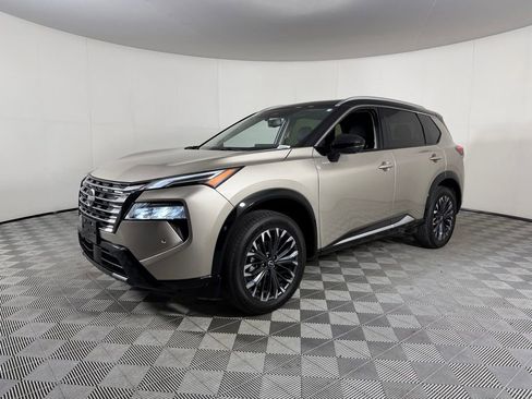 Used 2026 Nissan Rogue Platinum w/ Platinum Premium Package AWD/4WD image 4