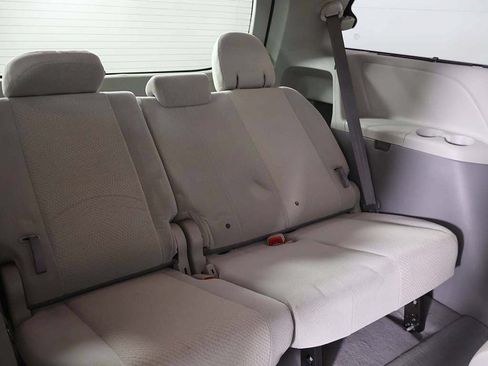 Used 2011 Toyota Sienna LE w/ Towing Pkg FWD image 27