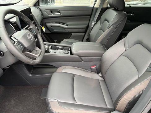 New 2026 Nissan Pathfinder SL w/ SL Premium Package image 4