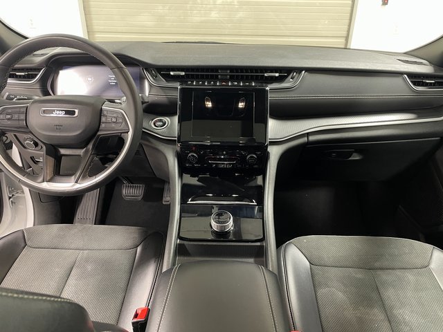 Used 2024 Jeep Grand Cherokee Altitude AWD/4WD image 13