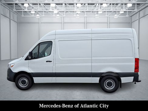Used 2025 Mercedes-Benz Sprinter 2500 image 4