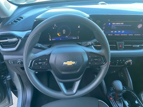 Used 2025 Chevrolet TrailBlazer LT image 28