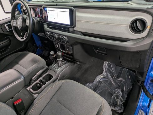 Used 2024 Jeep Gladiator Sport image 29