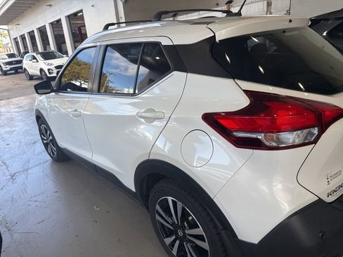Used 2020 Nissan Kicks SV w/ Exterior Package image 2