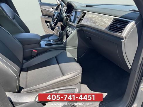 Used 2020 Volkswagen Atlas Cross Sport SE w/ Panoramic Sunroof Package FWD image 11