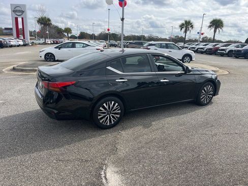 Used 2024 Nissan Altima 2.5 SV image 5