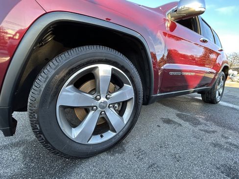 Used 2019 Jeep Grand Cherokee Limited image 18