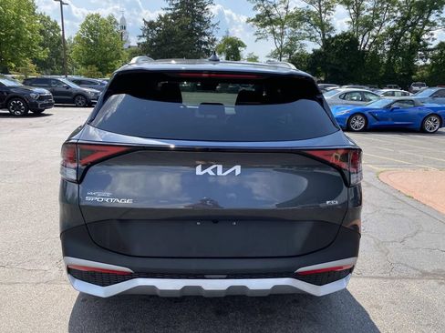 Used 2024 Kia Sportage EX AWD/4WD image 4