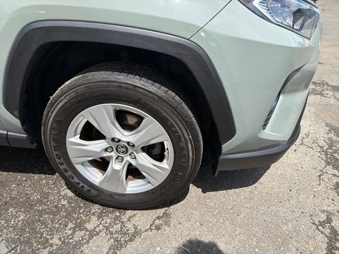 Used 2019 Toyota RAV4 XLE w/ Convenience Package AWD/4WD image 4