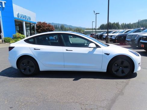 Used 2022 Tesla Model 3 RWD image 9