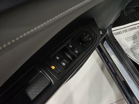 Certified 2024 Volkswagen Taos SE w/ Panoramic Sunroof Package image 14