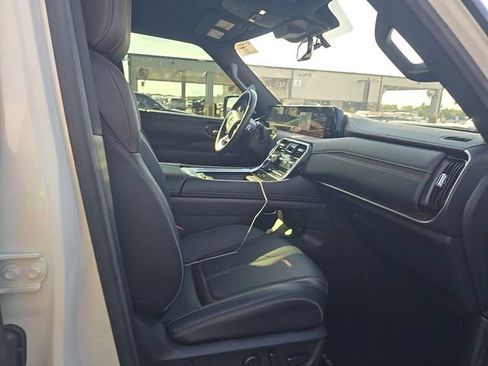 Certified 2025 Nissan Armada SL w/ Captain's Chari Seat Package AWD/4WD image 5