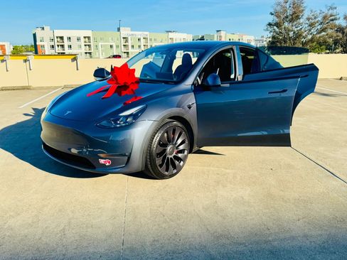 Used 2023 Tesla Model Y Performance AWD/4WD image 25