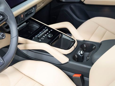 New 2026 Porsche Cayenne AWD/4WD image 14
