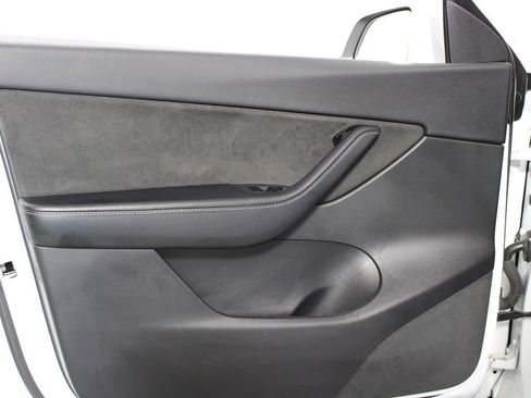 Used 2021 Tesla Model Y Long Range image 6