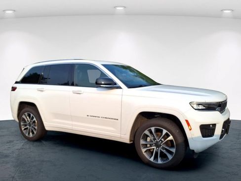 Used 2023 Jeep Grand Cherokee Overland AWD/4WD image 9