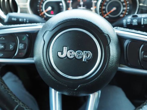 Used 2022 Jeep Wrangler Unlimited Sahara w/ LED Lighting Group AWD/4WD image 28