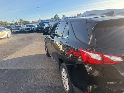 Used 2018 Chevrolet Equinox LT image 2