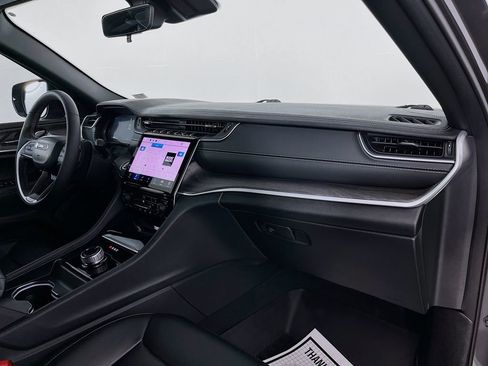 Used 2025 Jeep Grand Cherokee Limited w/ Black Appearance Package image 34