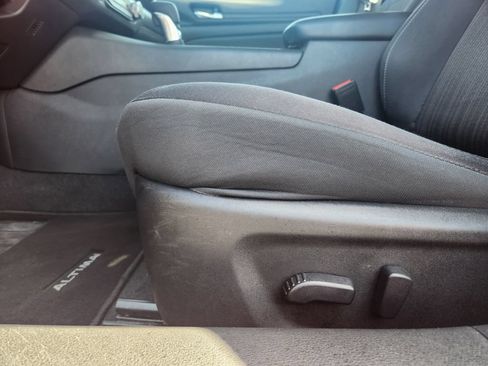 Used 2025 Nissan Altima 2.5 SV AWD/4WD image 12