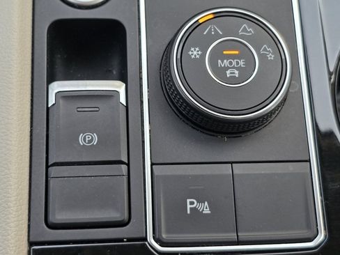 Used 2022 Volkswagen Atlas SE w/ Panoramic Sunroof Package AWD/4WD image 12
