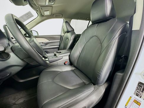 Certified 2024 Toyota Grand Highlander AWD image 21