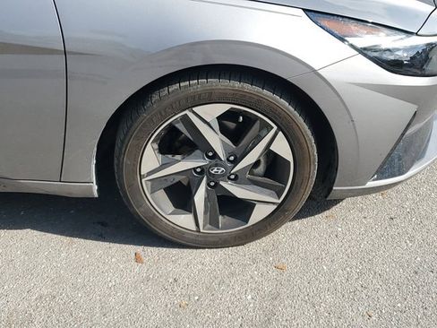 Used 2022 Hyundai Elantra Limited w/ Cargo Package image 11