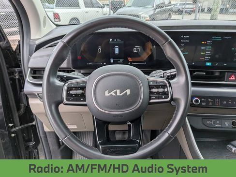 Used 2025 Kia Carnival FWD image 15